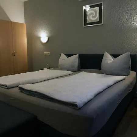 Gasthaus&pension Blume לינה וארוחת בוקר Ötigheim