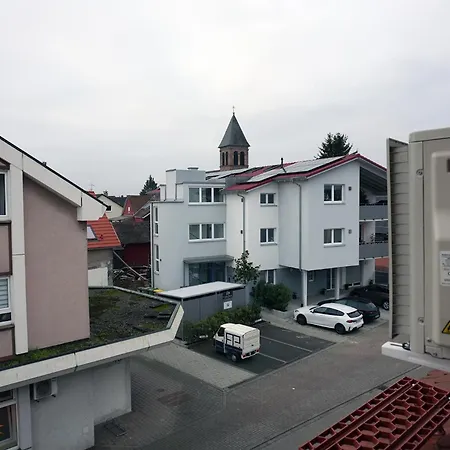 Gasthaus&pension Blume Oda ve Kahvaltı Ötigheim